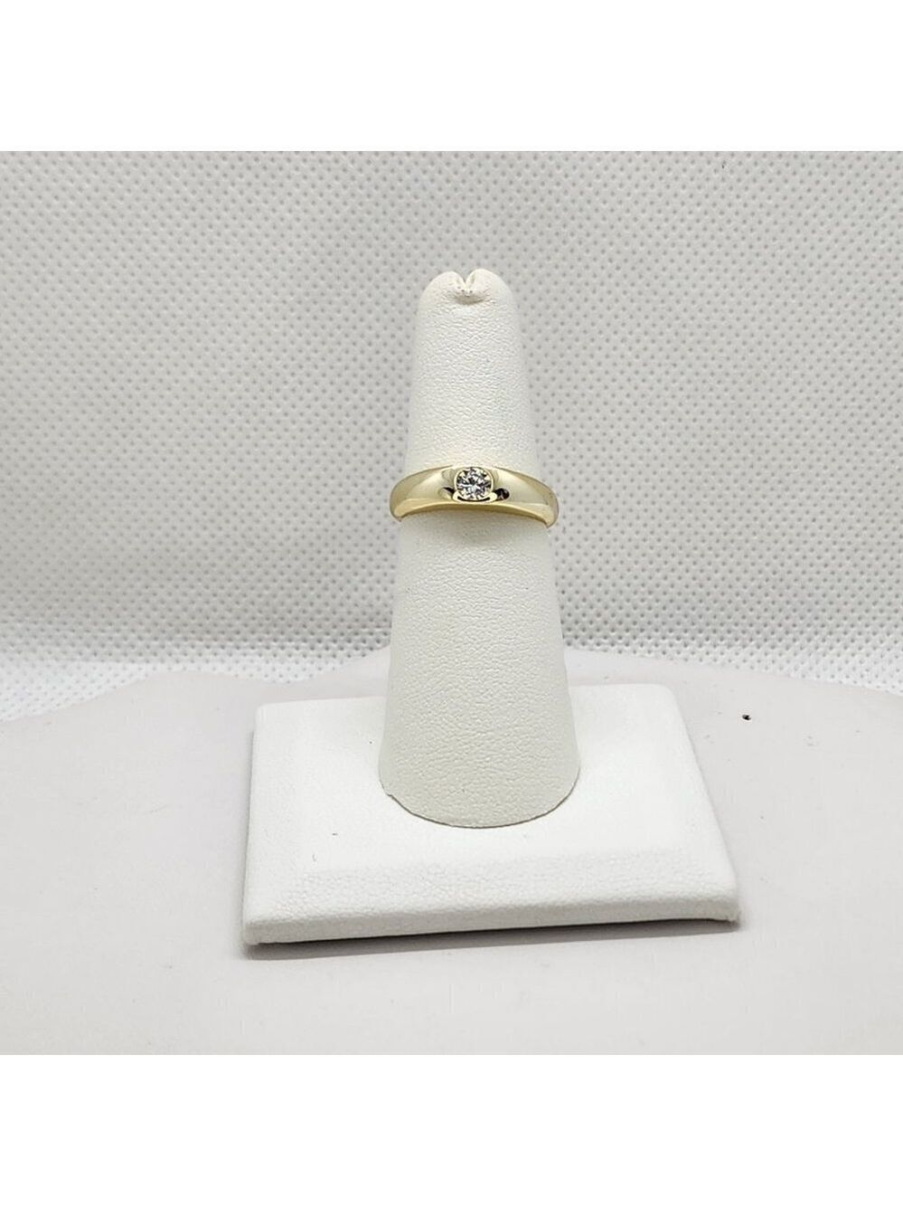 Brand New Sterling Silver 925 White Gemstone Ring